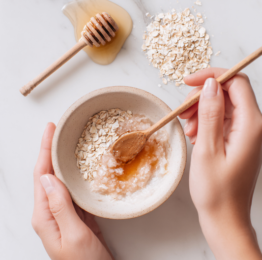 Calming oat and clay face mask for sensitive and stressed skin